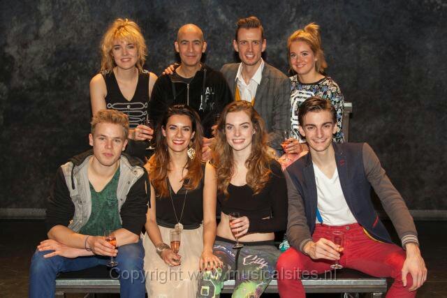 AfblijvenLovers's profile picture. Afblijven Fans! Renée de Gruijl, Lisanne Schut, Robin van den Heuvel, Natasha Willems, Gijs Stallinga, Marco Hoving, Theun Plantinga en Michel Sorbach.