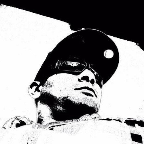 DJ creatively scratching in every beat on 2 Tecnics 1200's. Spinning hiphop drum n bass dubstep trap beats instrumentals classic rock