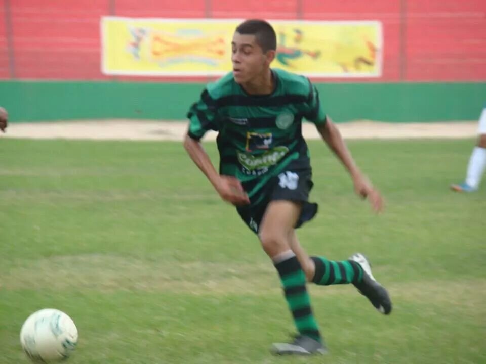 volante izquierdo en seleccion Antioquia y en envigado fc