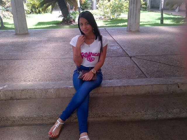 El peor error es hacer lo correcto con la persona equivocada, y hacer lo equivocado con la persona correcta. #BBF @Mayariita_sweet