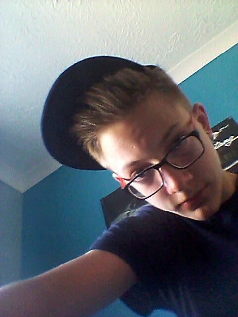 Fifa Streamer | Cod steamer | Twitch Tv: UniqueNinjaHD | XBL: UniqueNinja HD | @thefifafinisher is a god |