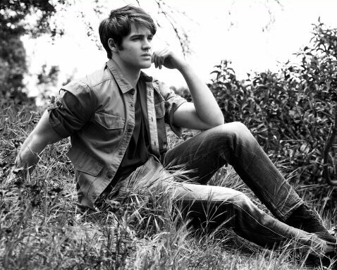 I love The Vampire Diaries, Teen Wolf, Glee, Steven R.Mcqueen, Dylan O´Brien, Harry Potter, Logan Lerman, Pretty Little Liars... |