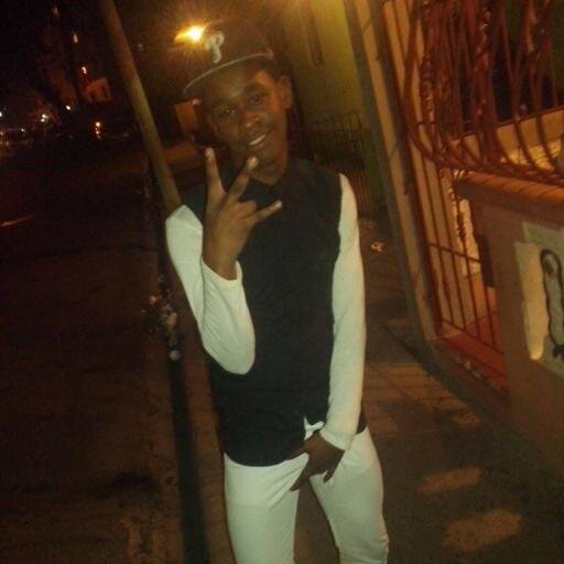 Soltero- http://t.co/8WwAJVVmG4
MY ·Bff @Yokii_x3  Vivir Sin Amor, Es Lo Mismo Que Vivir Sin Felicidad, Quiero amor