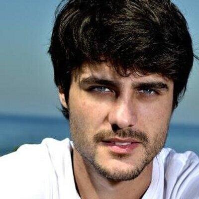 Ator, intérprete do personagem, Laerte, da novela Em Família, das 21hs da Rede Globo. FC Oficial. Siga-me!