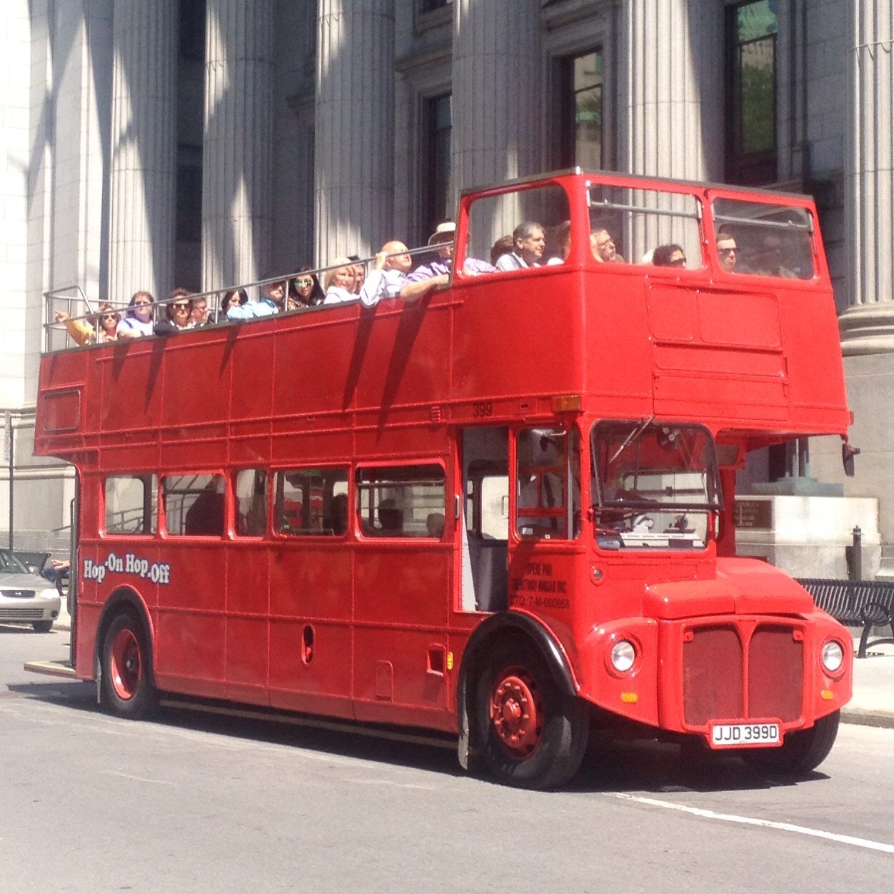 MTL’s double-decker bus tours.  From the top take in MTL's sights and sounds! Visiter MTL en bus découvert.  Pour voir MTL différemment!
514-398-9769