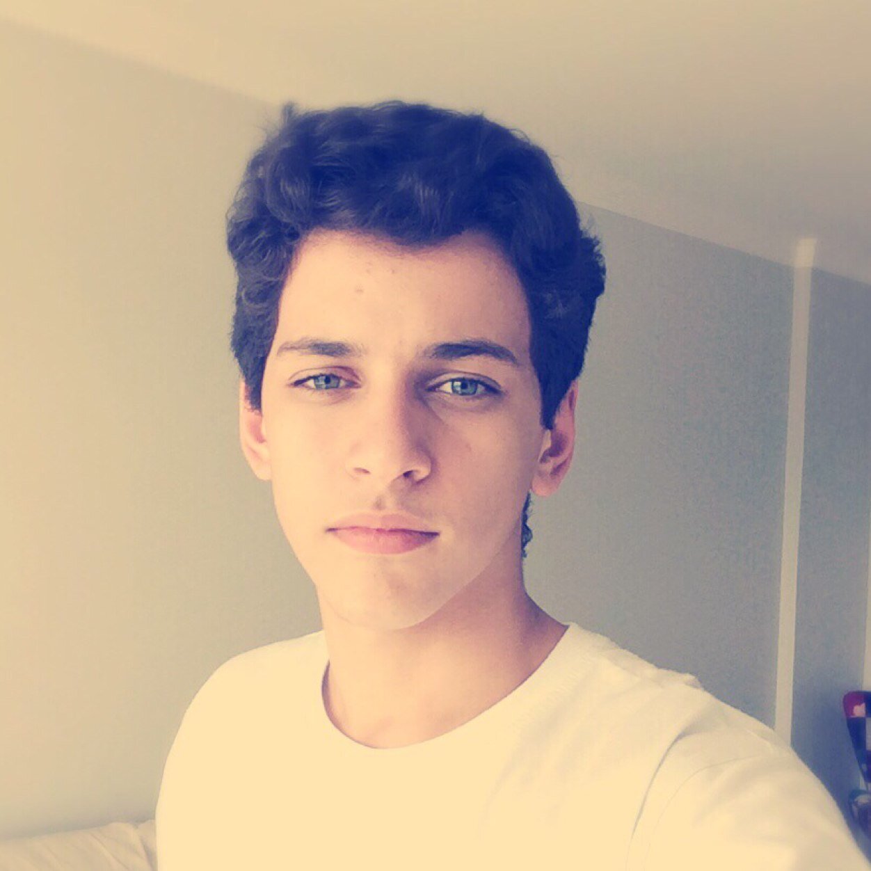 Pessoas perfeitas não mentem, não brigam, não erram e, principalmente, não existem.