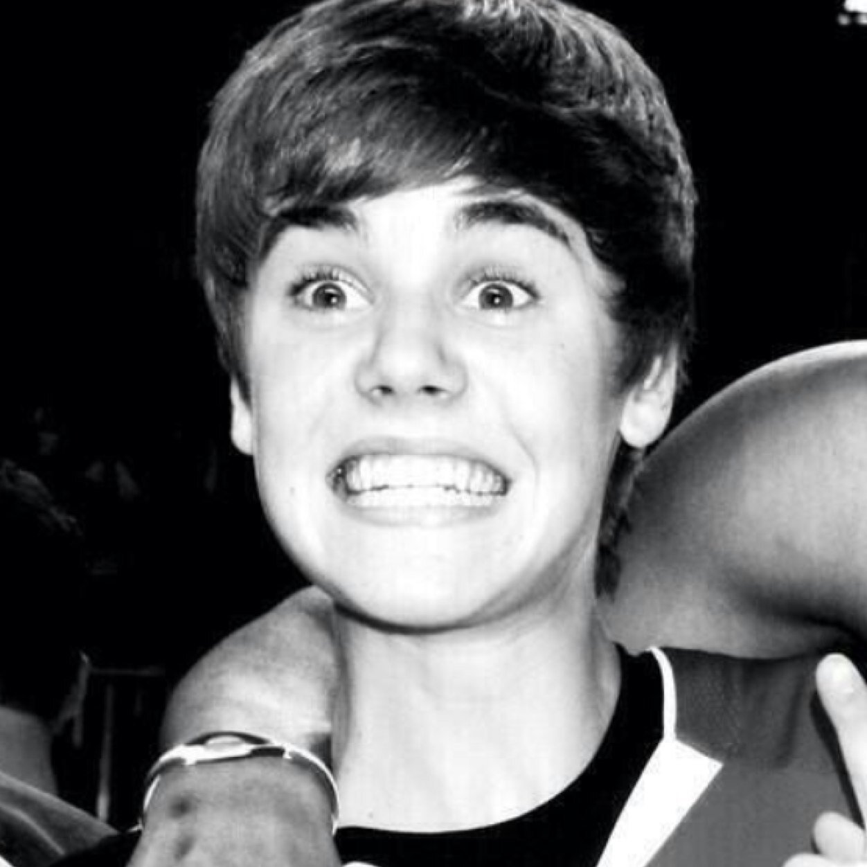 Adicta a la fuckin' sonrisa de Bieber. Justin mostrame tu pipi sip?♥ ♛ 19-10-11 MyWorldTour
