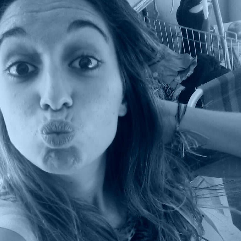 15 amo muito chata mais linda