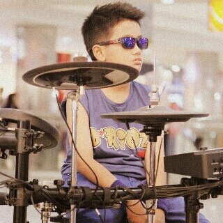 accound twitter yang lama sudah tidak dipakai yaa superioz :D | play drum in the band who called @DRIOZ_Official ! drum addict !