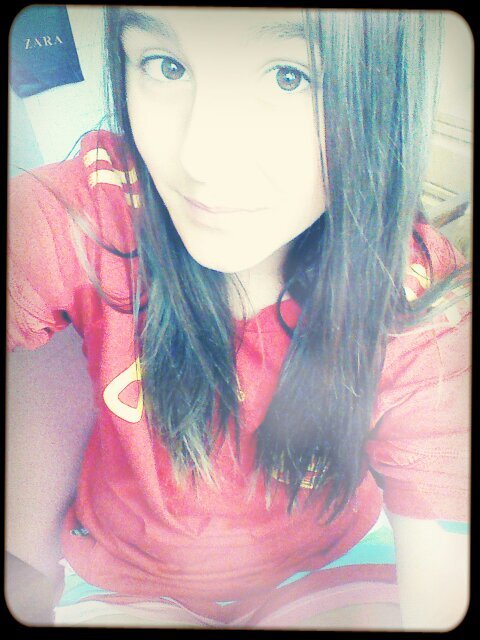 シme encanta que hablen a mis espaldas porque eso significa q voy delante de ellos♬ツ
