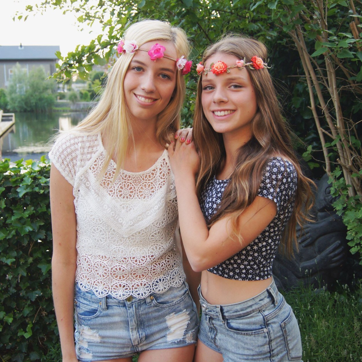 instagram; janisloveee_ - love my friends & family. whatever happens, keep smiling ♡