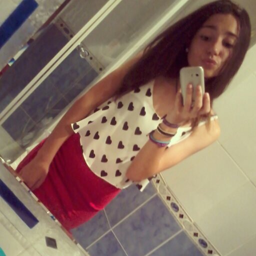 Hay personas por las que merece la pena sonreir, MariPepa Montecatine♡. Buscando la salida me tope con tu sonrisa.                            RAMOSS♚