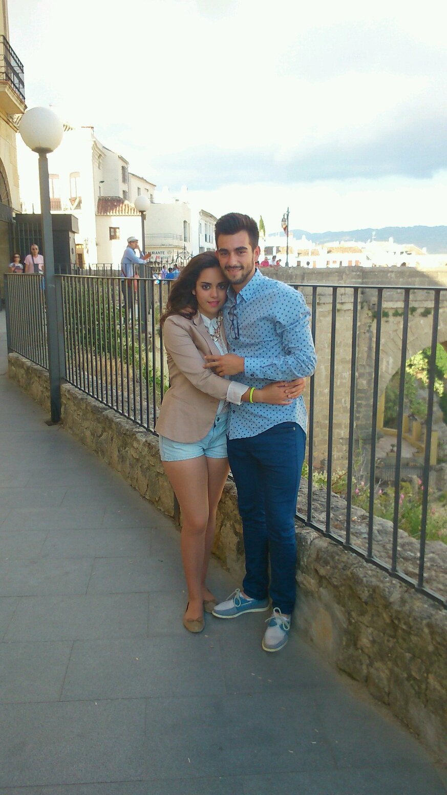 Un gran amante del deporte , amigo de mis amigos... E intentando de conseguir de conseguir metas y aserme grande como persona!!