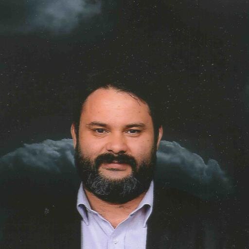Hacedor de cosas, Coleccionista/Traficante de recuerdos/momentos/lugares, Shock Therapy specialist. Food explorer, Techie, Viajero incansable
