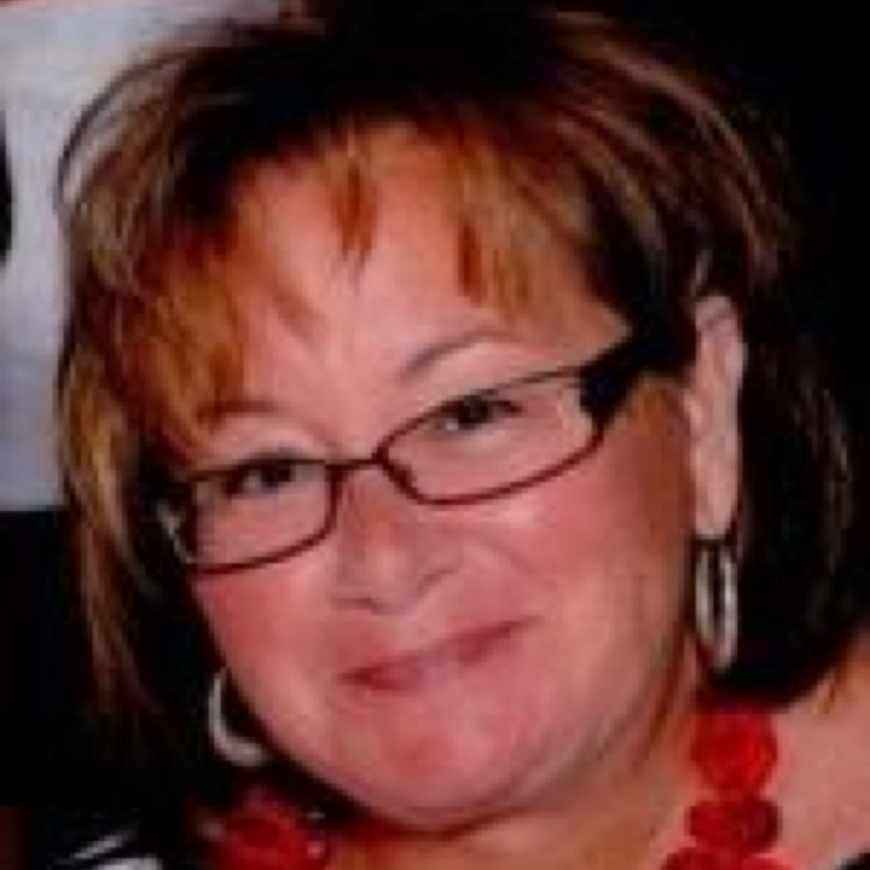 Coffee lover, Ex-hockey mom & Ex @JCU and @Purdue mom. Fledgling artist & experienced adult learning consultant. Love working w/color.