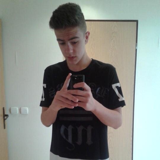 PiotrekMarchew7's profile picture. @Cristiano
iHala Madrid!