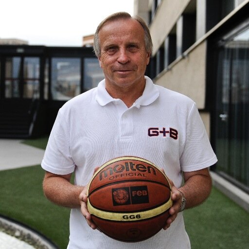 Presidente de Granada Más Baloncesto (G+B): todo un reto de cantera de niñ@s. Decima temporada con más pasión y muy  ilusionado en el futuro. SEGUIMOS