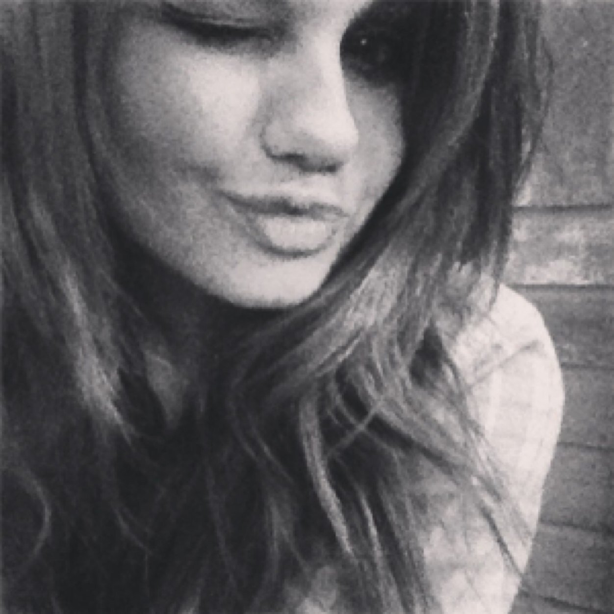 I'm Stephanie Howard. I'm perfect! My best friend is Taylor. Shes such a follower. Now, Respect my space and get out of my face.