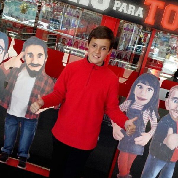 Tengo edad paraa comermee el mundoo no paraa comermeee la cabezaa...