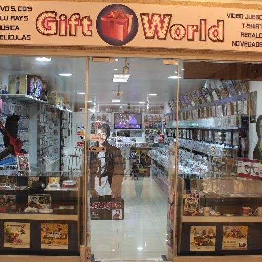 Videojuegos, DVDS, Blu-rays, CDS de música, conciertos, películas, series de TV, infantiles, etc..  Centro Comercial El Dorado, Pasillo de Los Bolos.