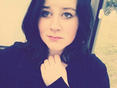 Heaiii:) Mein Name ist Vanessa bin 13 Jahre alt, Wohne in Wolfsburg/Vorsfelde...Mein Lieblings Sänger ist ||CRO|| Und momentan Single:-* Haha Lw lebt