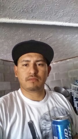 California Born n Raised Bakersfield!
Single No kids yet  
hopefully in the future!
Im respectful kind ect!
all the good things yu could ask for in a guy!
