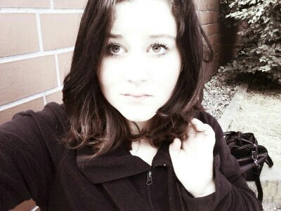 Hey Leute mein Name ist Vanessa bin 13 Jahre alt wohne in Wolfsburg/Vorsfeld :)) Und bin Single