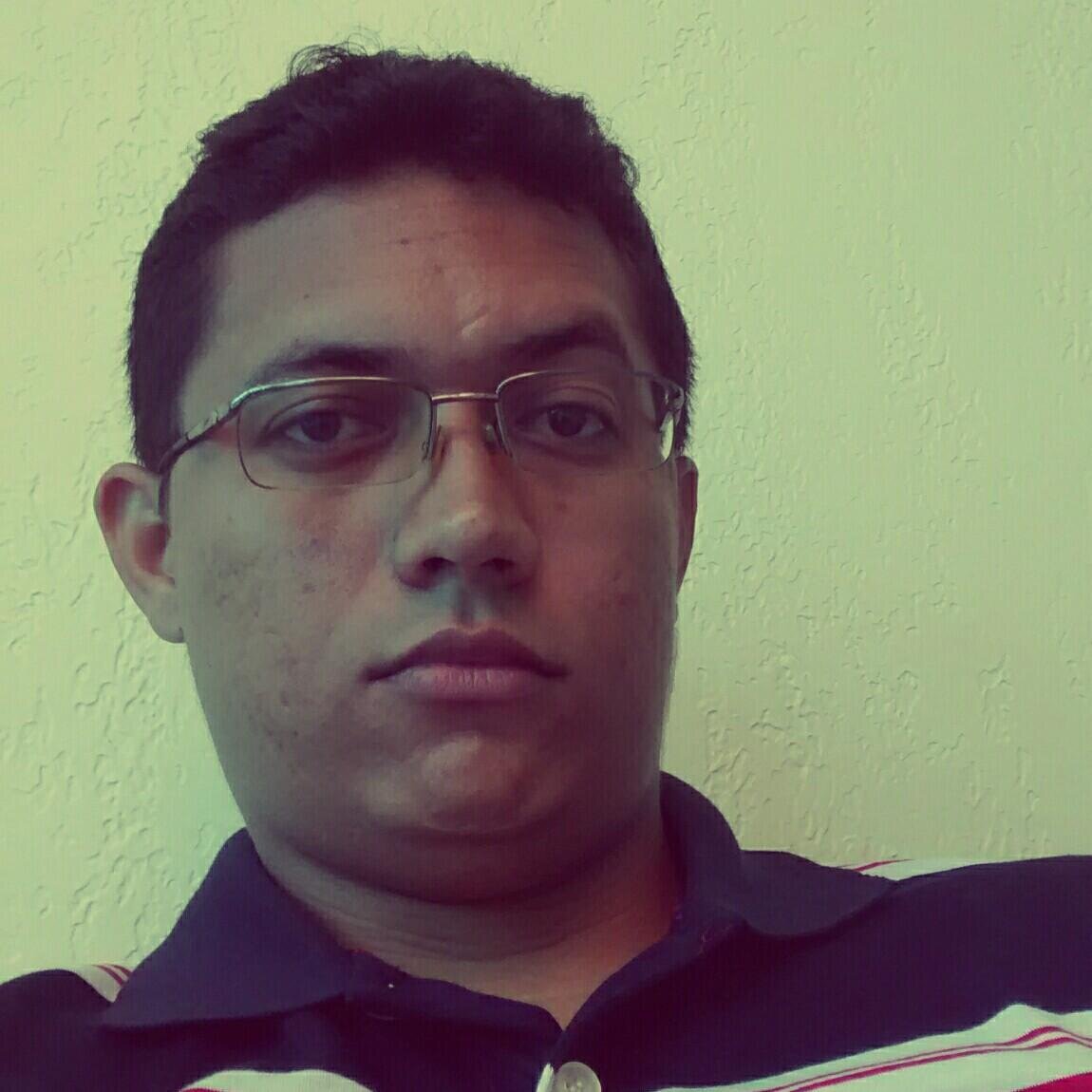 Sou estudante de Ciência da Computação, Java e PHP, buscado o melhor da Vida!