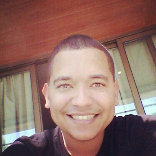 Gosto dos venenos mais lentos, das bebidas mais amargas, das ideias mais insanas, dos pensamentos mais complexos, dos sentimentos mais fortes...