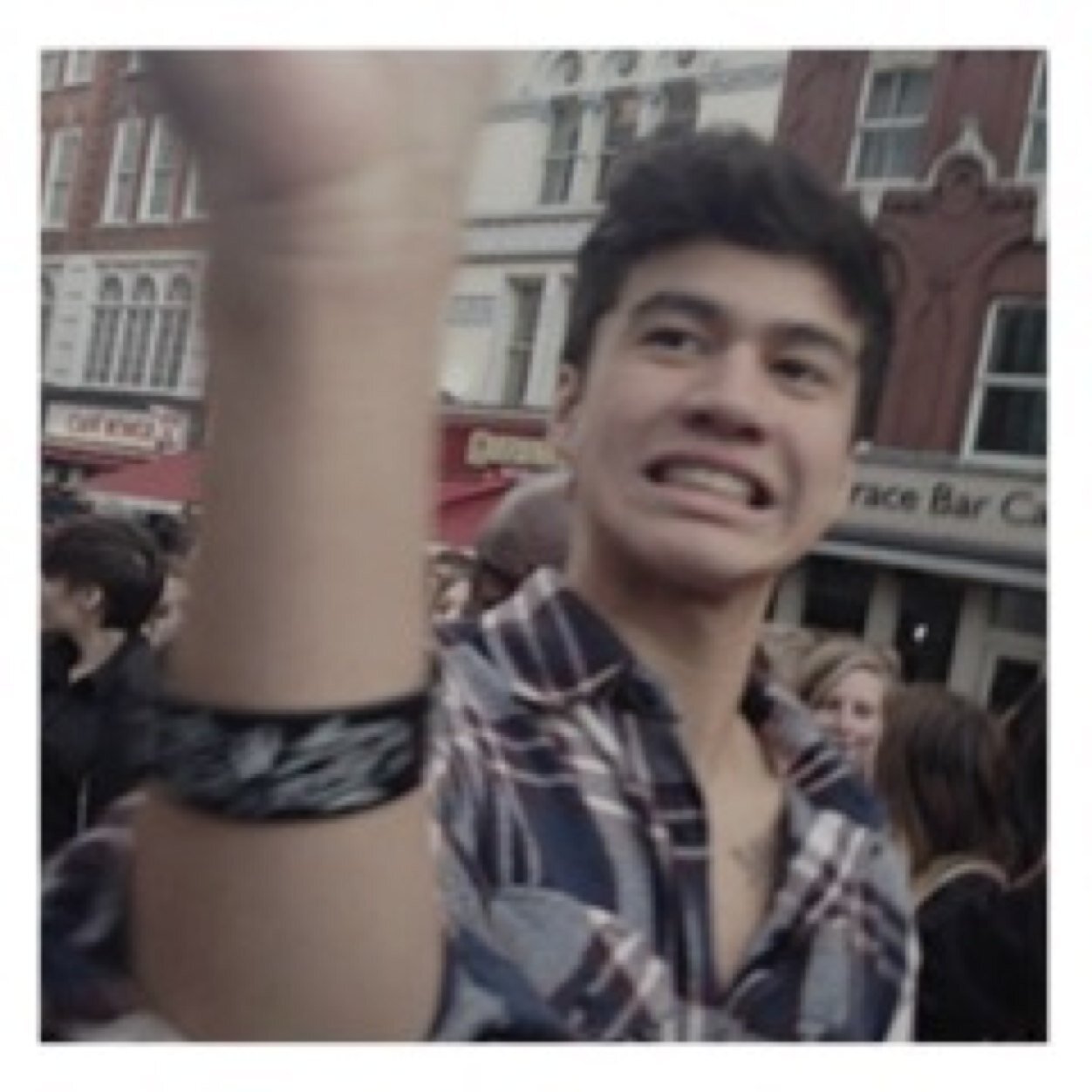 hey please follow @vagabondcalum and ask for a followback