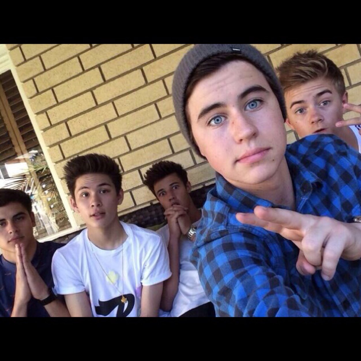 i live for boys that exist in my laptop