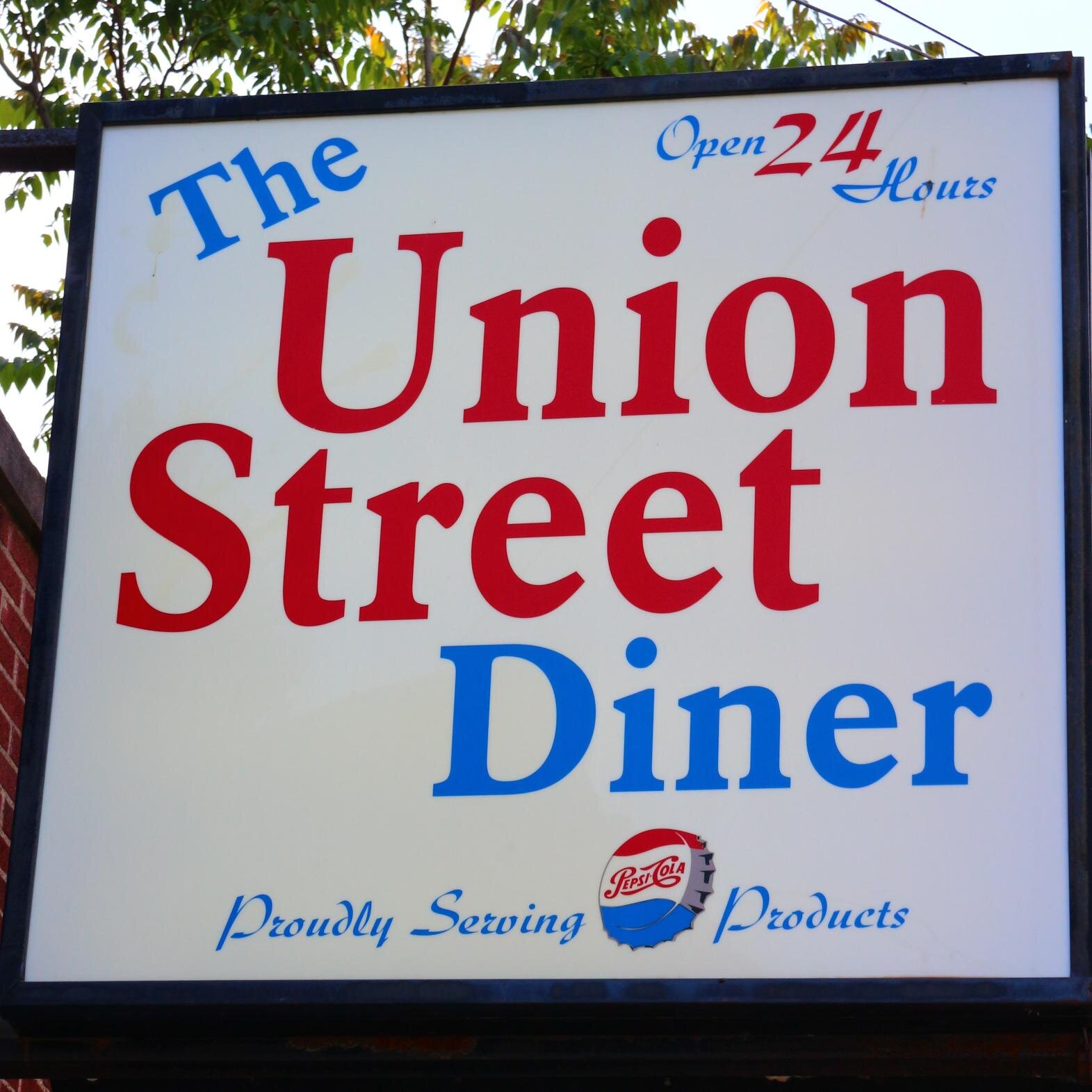 USD creates the best dining experience for all our guests through friendly customer service, quick and affordable food and a relaxed atmosphere. Open 24/7.