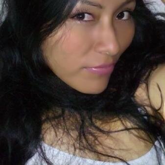LINDA,
               BUENA ONDA,
    SEXY,
                INTELIGENTE,
 ¿QUÉ MÁS SE PUEDE PEDIR?