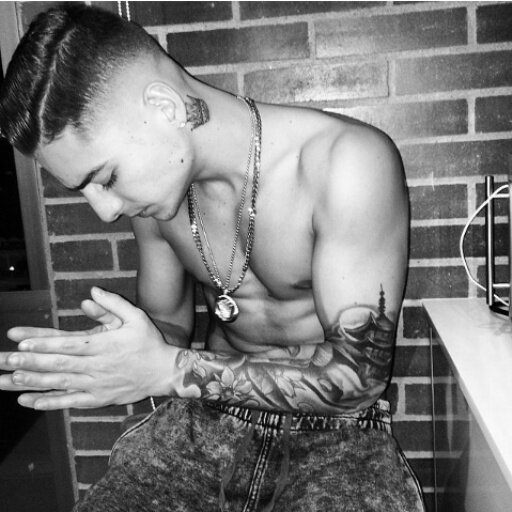 aqui todo acerca de nuestro #PrettyBoy #DirtyBoy @malumacolombia