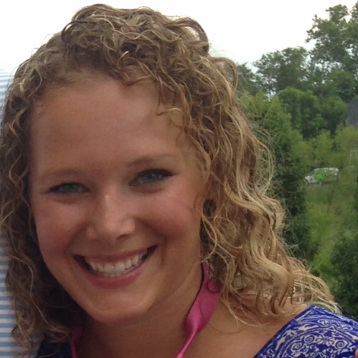 heyweyhankins21's profile picture. wife. mom 👶🏼🐶 gummy bear connoisseur. holiday enthusiast. sometimes I run 🏃🏼‍♀️