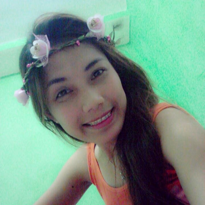 I'm Not A PERFECT GIRL My Hair DOESN'T ALWAYS Stay In Place & I SPILL THINGS A Lot. I'm PETTY CLUMSY & Sometimes I have A BROKEN HEART.