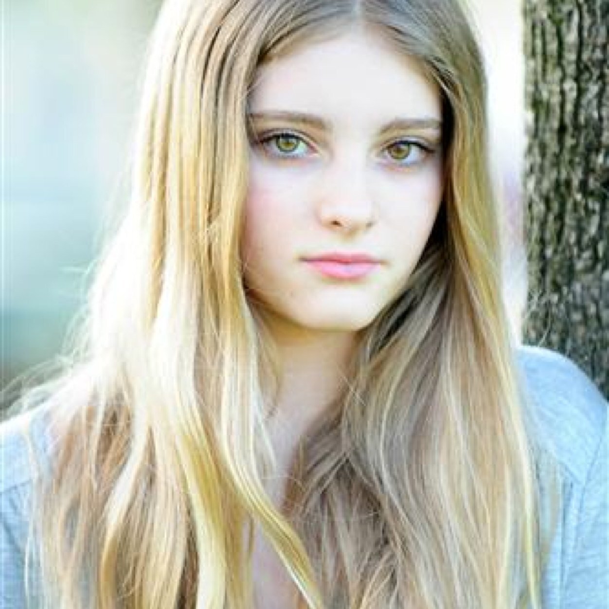 Pick up your head, and dont let your crown fall princess you will regret it. Stay stong my dear they all say, but how do i stay strong when im broken?{single}