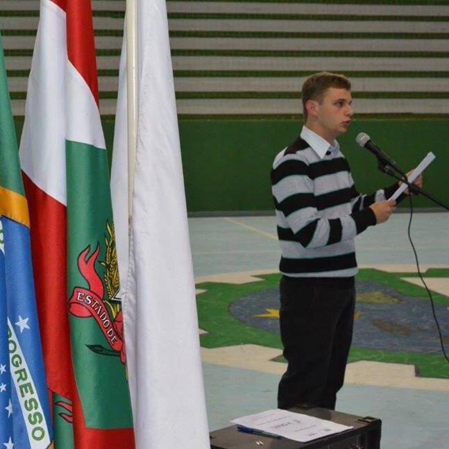 Repórter Rádio Clube São Domingos. Acadêmico de Ed Física.