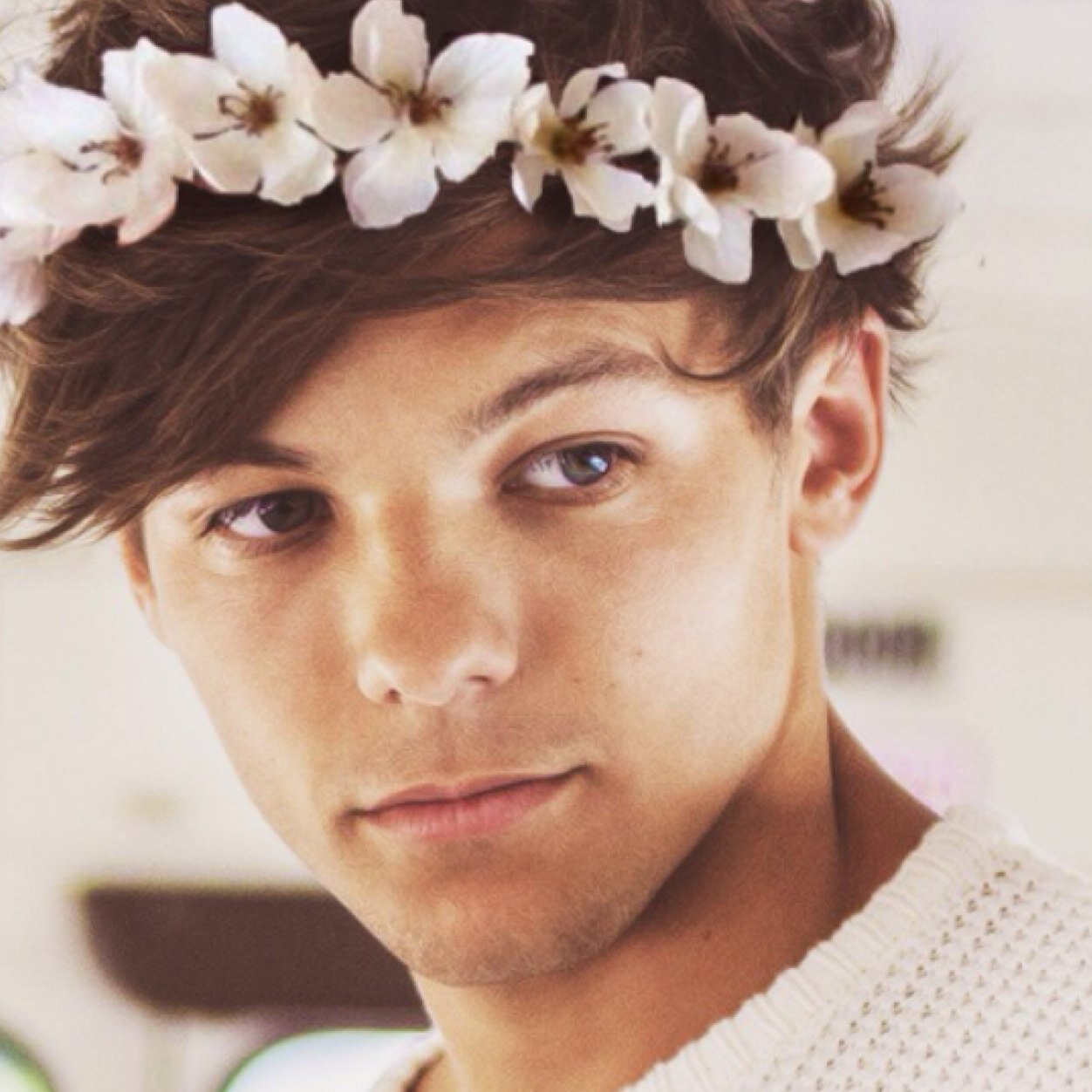 i dont have space on my phone | im rting pics on here dont mind me:)
