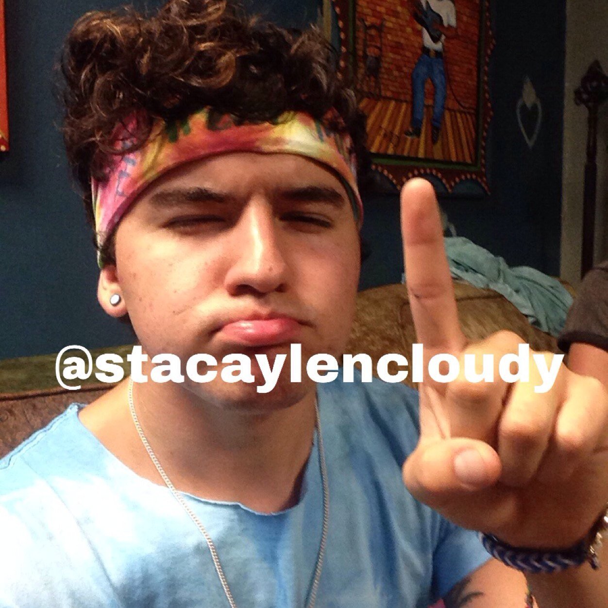 Please tweet this to @Jccaylen !! Ily Get her to 950 followers !! Get it to 100rts