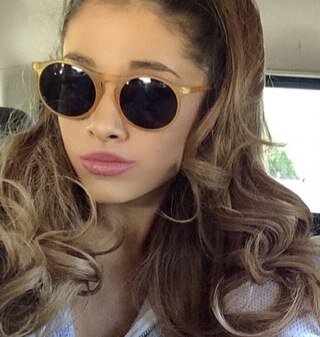nothing makes me happier than ariana grande♡