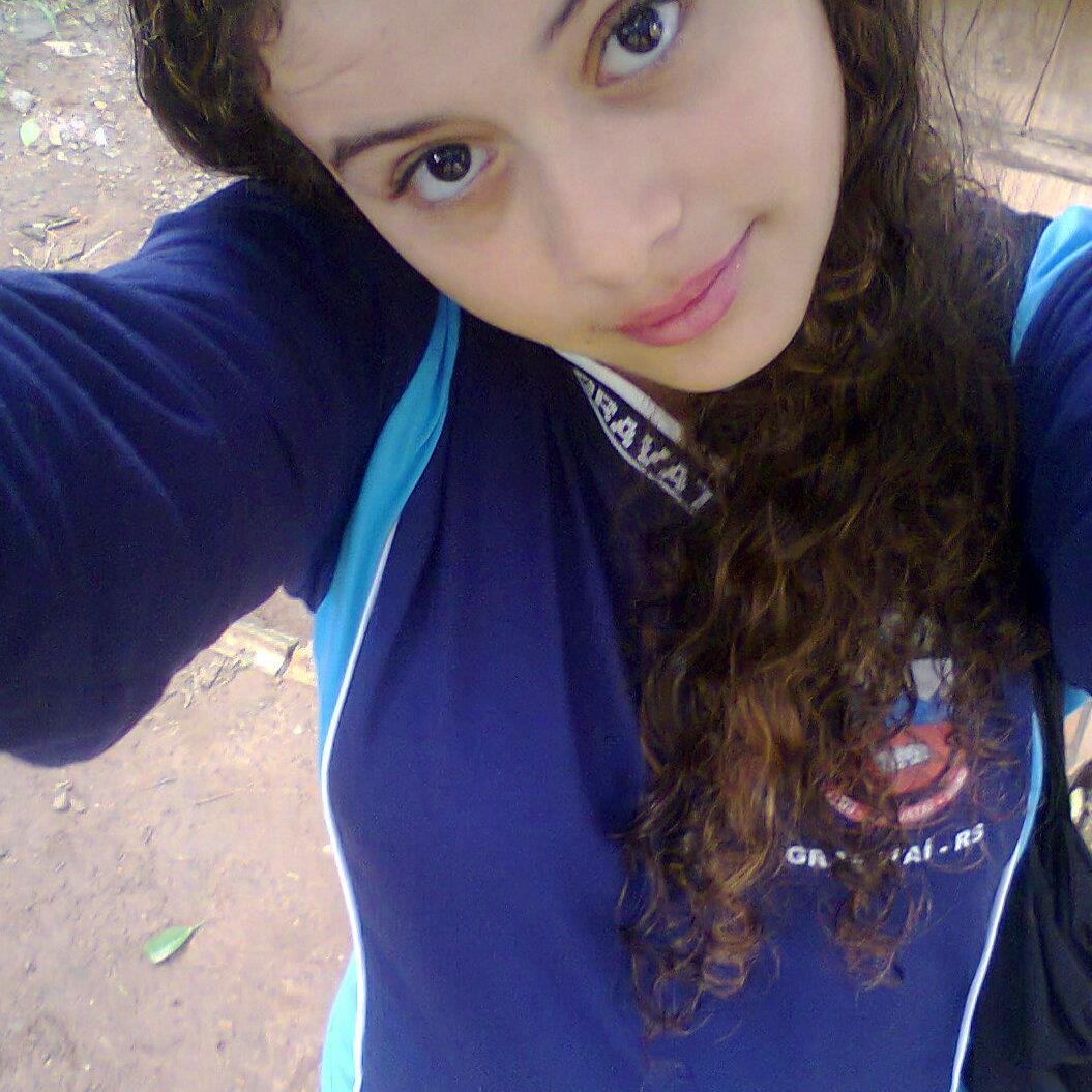 O Amor é conformado sabe ganhar e perder, só não se sabe esconder um sentimento assim as vezes é resistente ou si ele vem de repente quando o medo se espera...