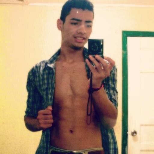 Yo desde niño he sido adicto al efectivo 
El me mantiene vivo, sin el no soy efectivo. ! :$:*