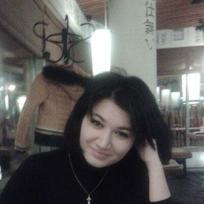 Родилась в прекрасном городе. Как человек я общительная. Мне нравится обмениваться мыслями. Стараюсь жить естественно.