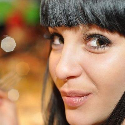 Приветствую всех. Как человек я общительная. Мне нравится обмениваться мыслями. Стараюсь жить естественно. Родилась в прекрасном городе.