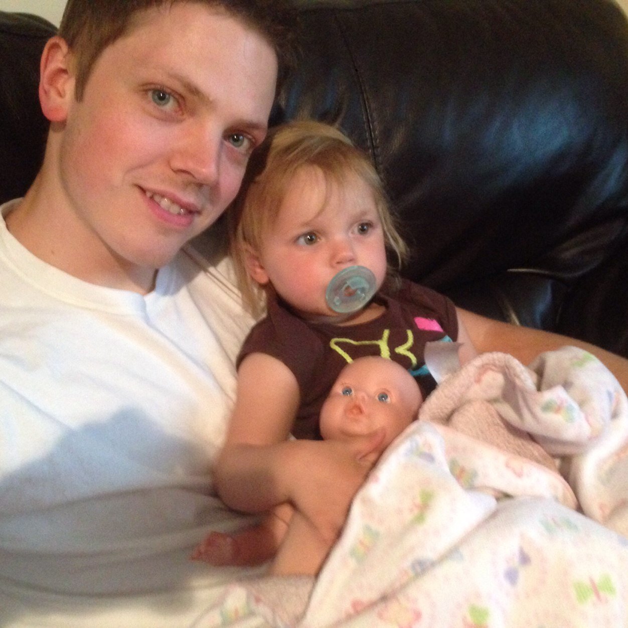 Three things define me. I am 'muzachman', a husband, and a father of four! That's me in a nutshell!