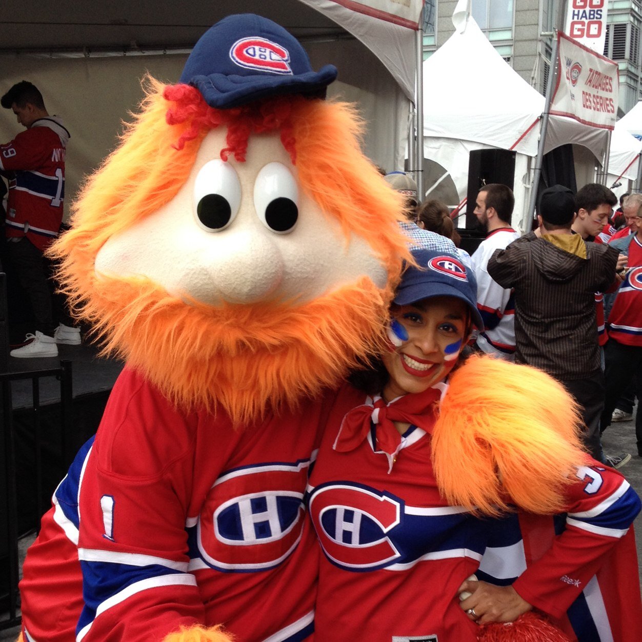 Habs fan, doughnut afficienado and chimp lover. I tweet about hockey, doughnuts and chimps (in that order).