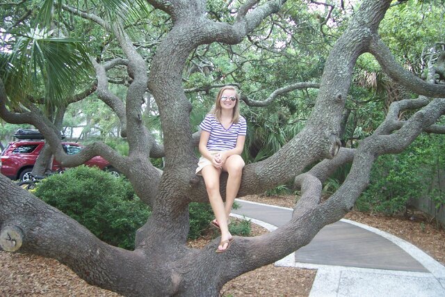 __madisoncurtis's profile picture. i like to longboard