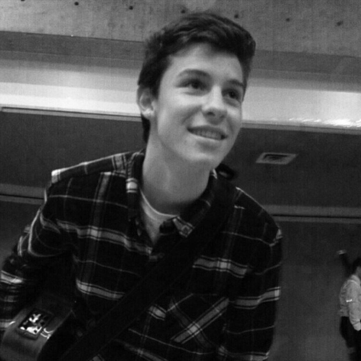 @mendesdaily is queen everyone else is a slave okay bye . || Amanda follows