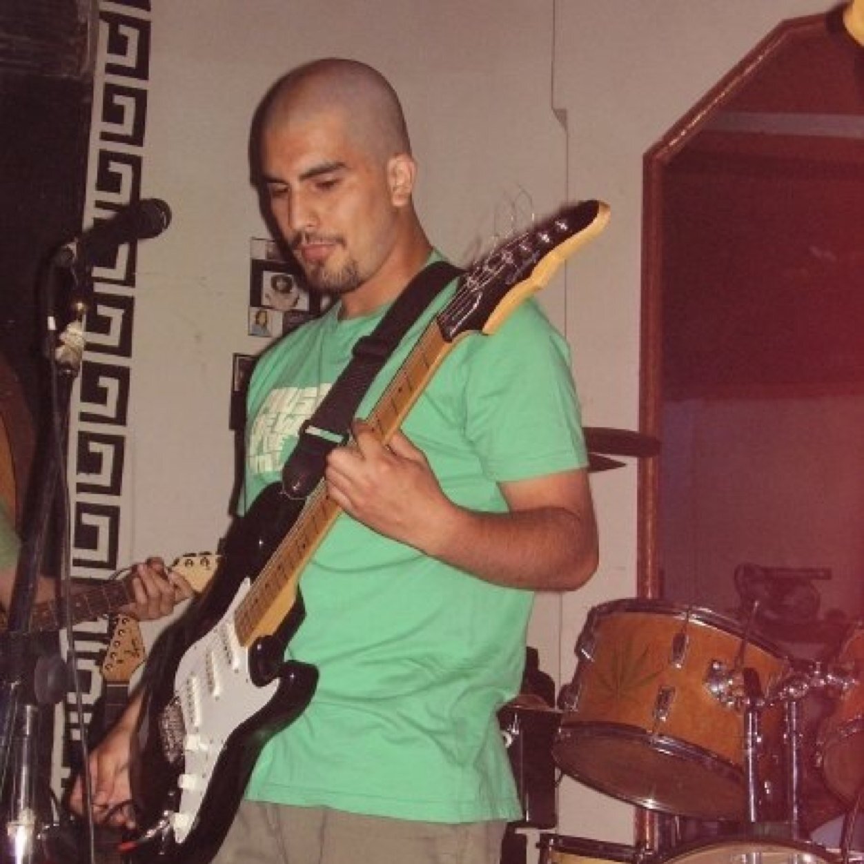 Profe de matemática Licenciado en Sonido Rockero por opción y colocolino de corazón Con el corazón al lado izquierdo, como debe ser... #EnContra